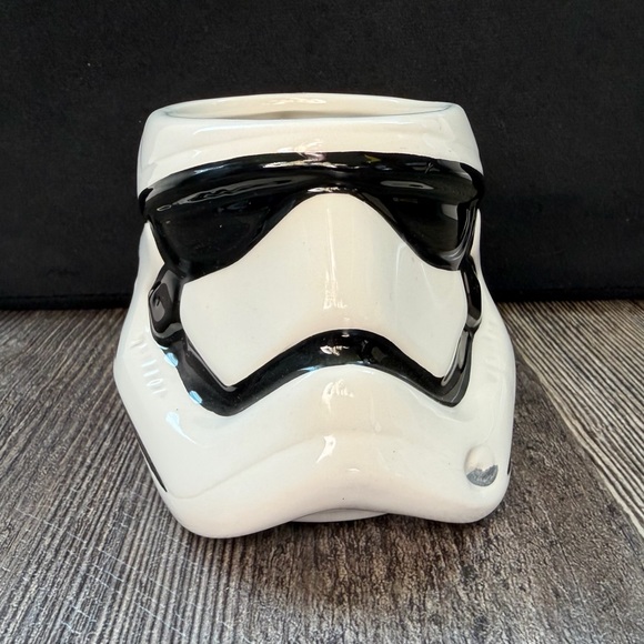 Stormtrooper Helmet Mug - Black and White - Picture 3 of 8